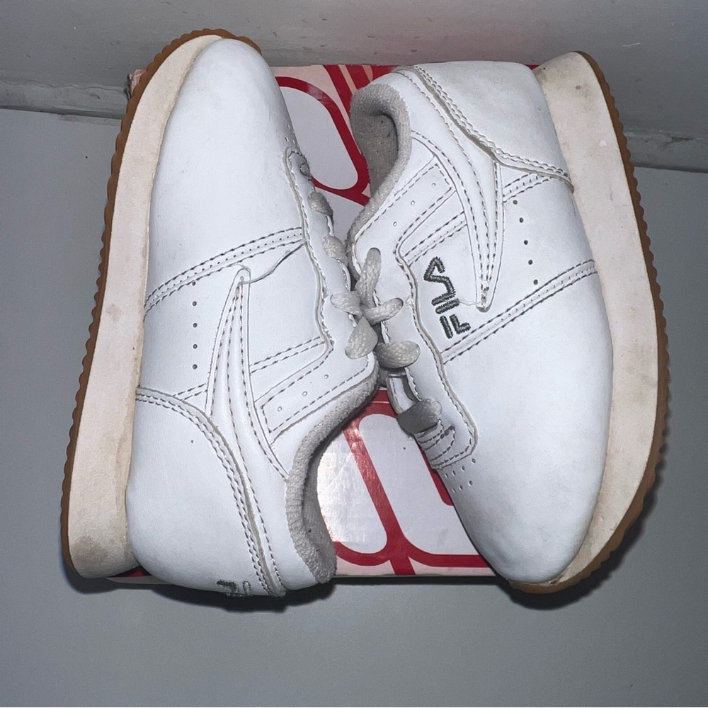 Fila Toddler Size 8 White Lace Up Shoes With Box 7CM00528-164